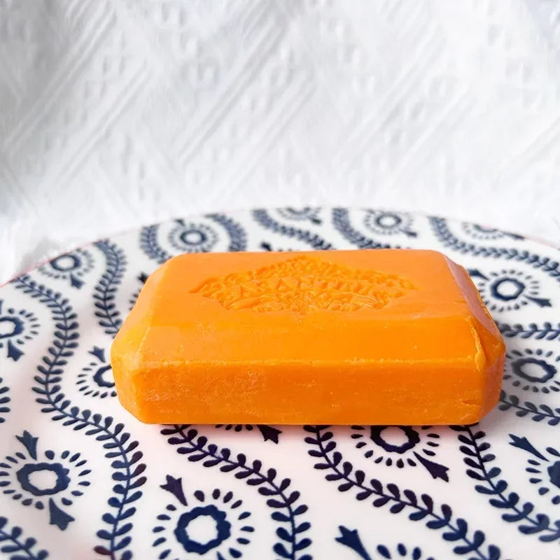ASANTEE Papaya Honey Herb Soap — Papaya & Honey — Key ingredients honey and papaya close-up