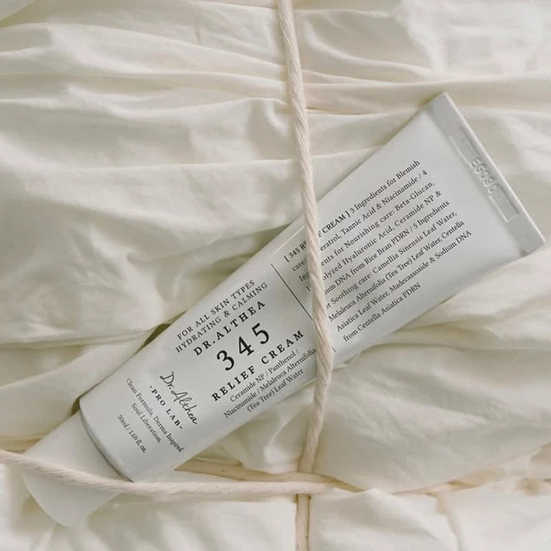DR ALTHEA 147 Barrier 345 Relief Cream — 147 Barrier & 345 Relief — Cream texture and intensive repair detail