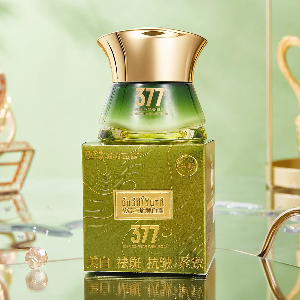 SkinSwaag Beauty — GUSHIYUTA 377 Glow Cream — Radiant glow effect demonstration on skin