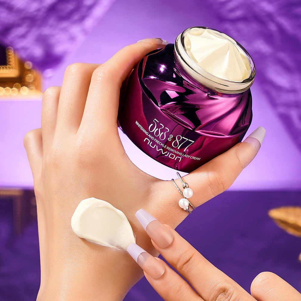 Brightening face cream jar for reducing freckles and dark spots