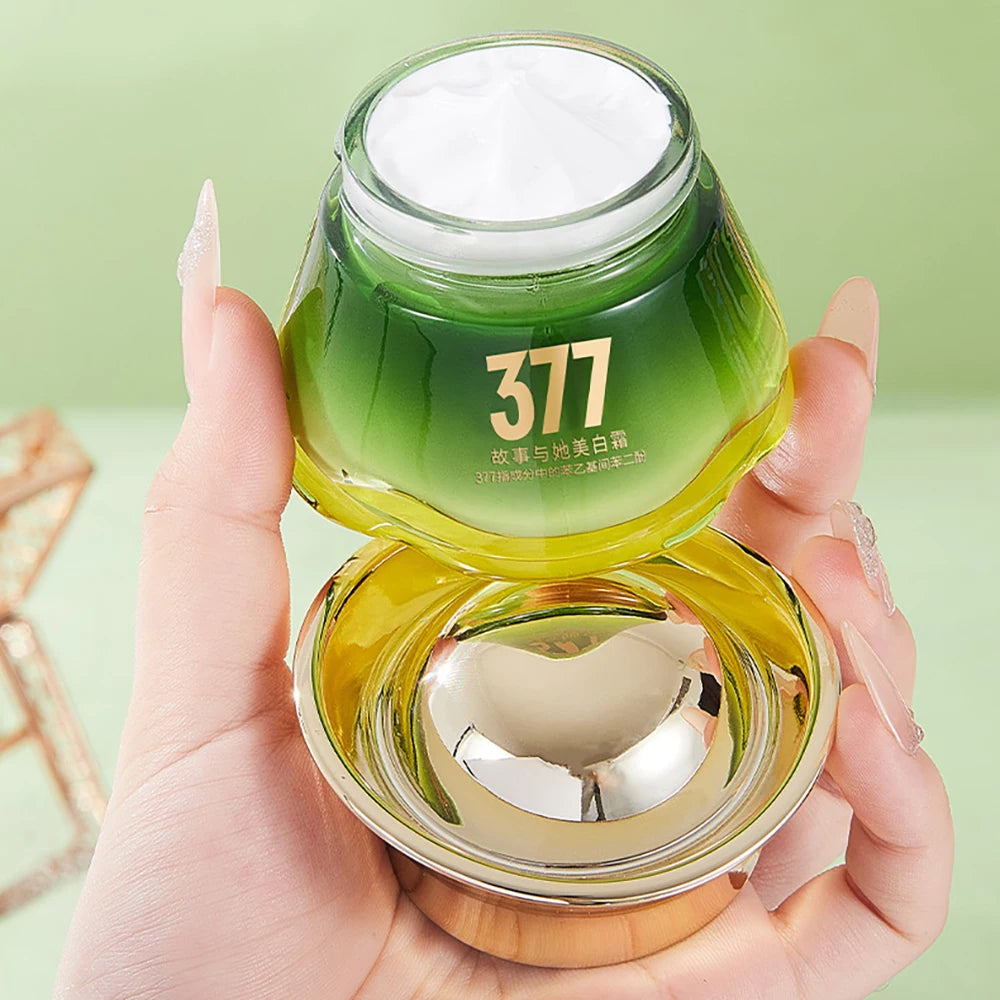 SkinSwaag Beauty — GUSHIYUTA 377 Glow Cream — Glow cream texture on hand