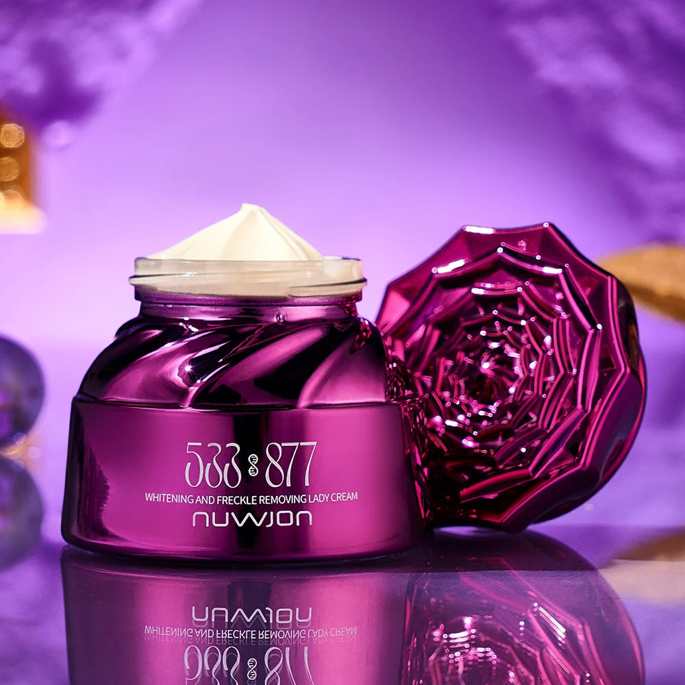 Brightening face cream jar for correcting freckles and dark spots