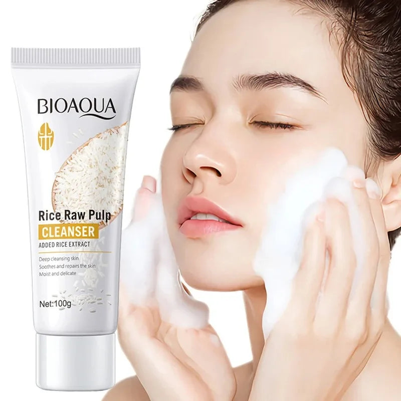 Brightening facial cleanser foam with rice raw pulp extract