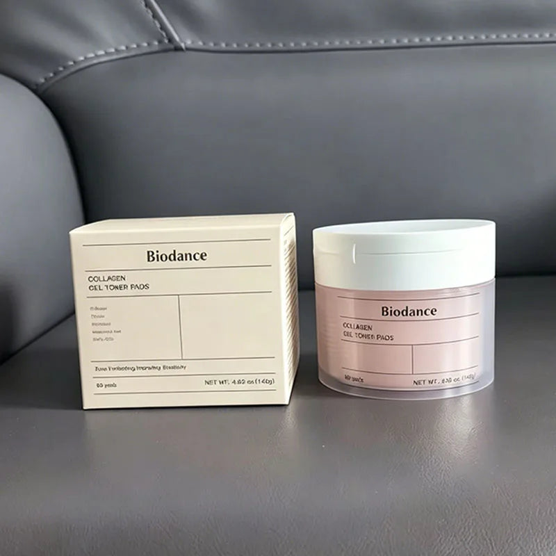 Gel toner pads soaked in ampoule serum for deep moisture, hydration and brightening, suitable for all skin types.