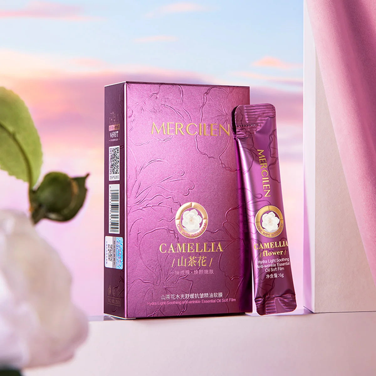 Collagen facial mask for moisturizing and brightening skin