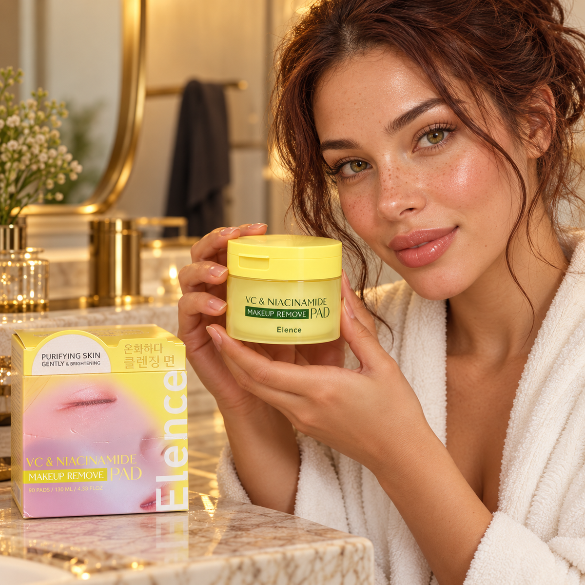 ELENCE VC and Niacinamide 90 pads 130 ml, woman presenting yellow jar with original carton
