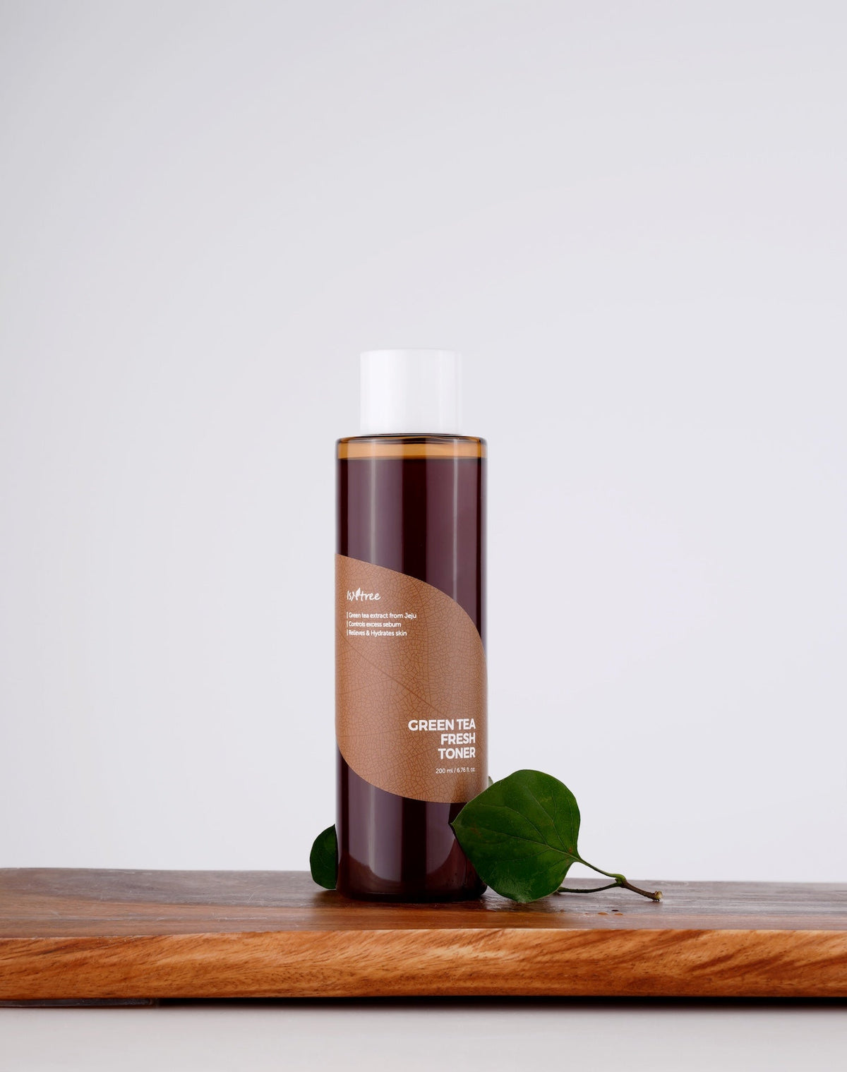 Isntree Green Tea Fresh Toner 200 ml — product scene