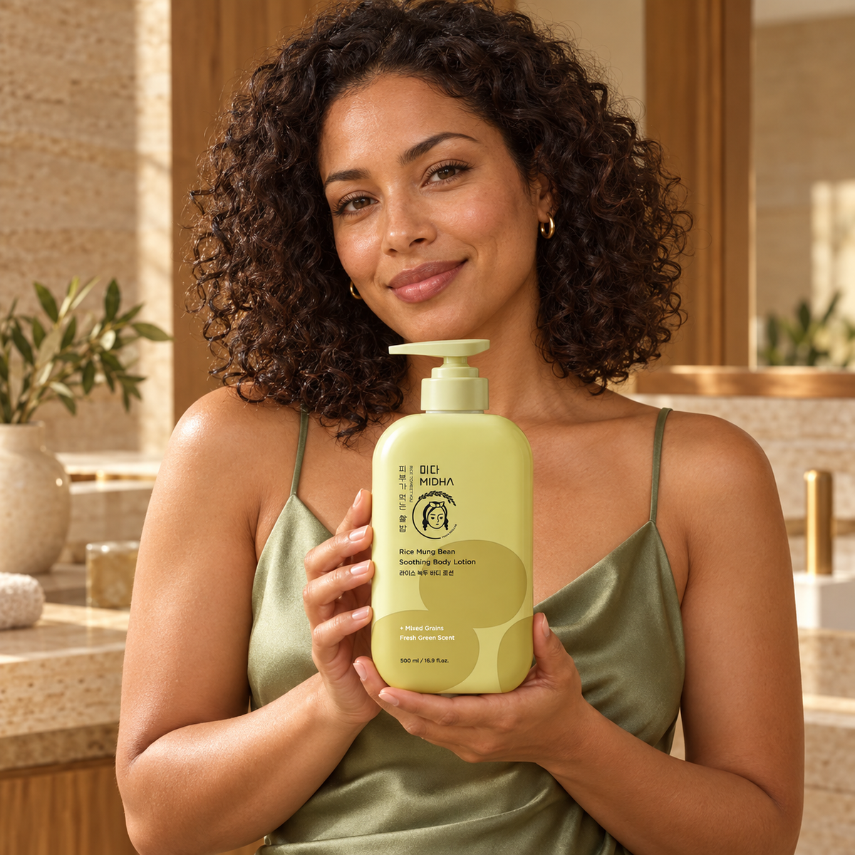 MIDHA Rice Mung Bean Body Lotion 500 ml — model product photograph